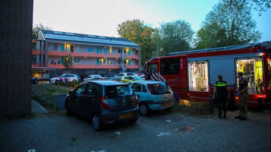 Vrouw, man en drie huisdieren gered bij woningbrand
