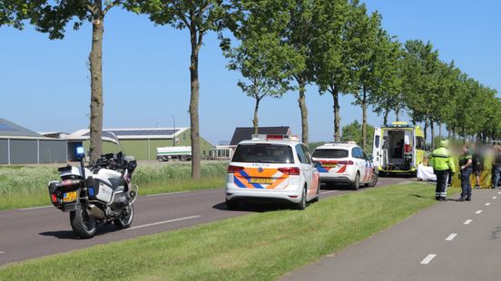 Scooterrijder raakt ernstig gewond bij botsing met auto in Barger-Compascuum. Scooterrijder raakt ernstig gewond bij botsing met auto in Barger-Compascuum.