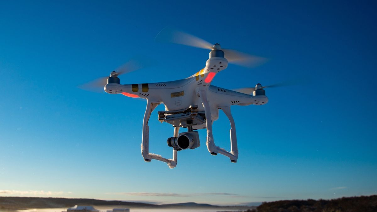 Eerste hulp bij drones boven Zeeland: dit is wat je moet doen als je er een ziet