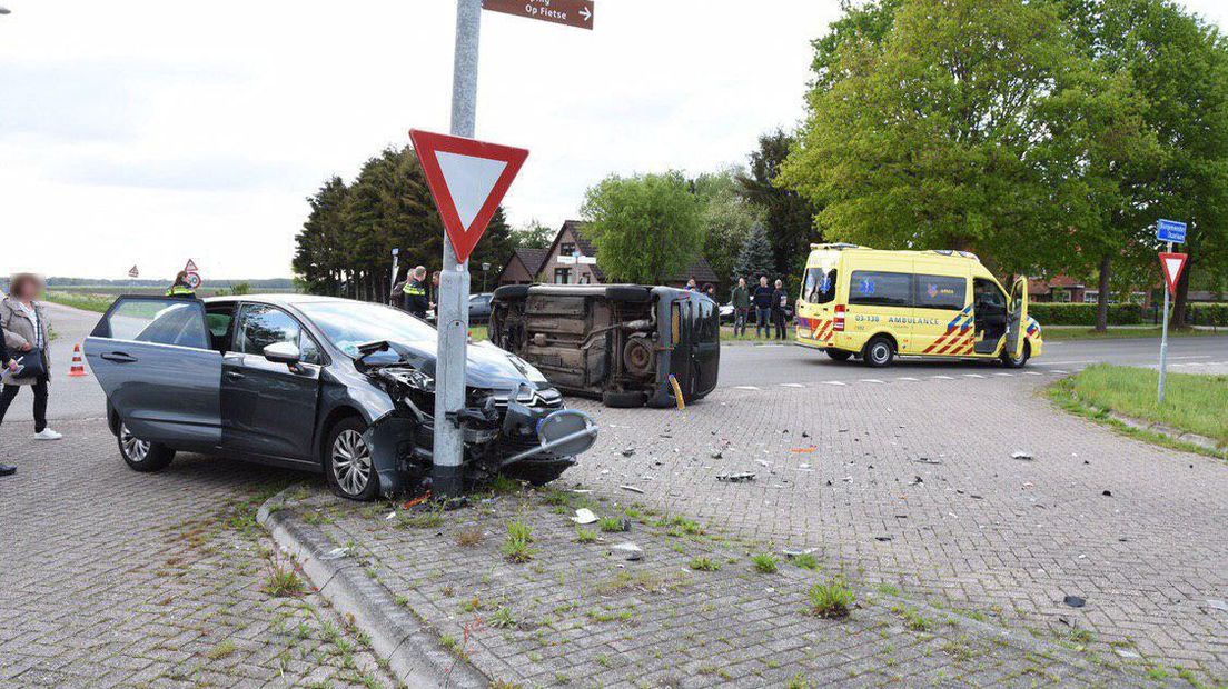 Het ongeluk gebeurde op een kruising bij Schoonebeek (Rechten: De Vries Media)