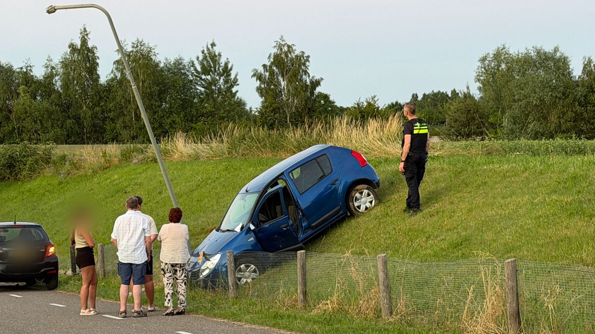 Auto raakt van de weg in Swalmen, bestuurder onvindbaar