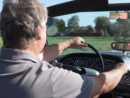 Hans is gek van zijn oude Citroën.
