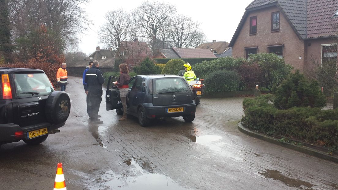 Bij een grote controle op bungalowpark De Kern in Putten zijn donderdag 3 mensen aangehouden voor heling, een openstaande boete en een DNA-match.Tot 14.00 uur waren 246 mensen gecontroleerd.