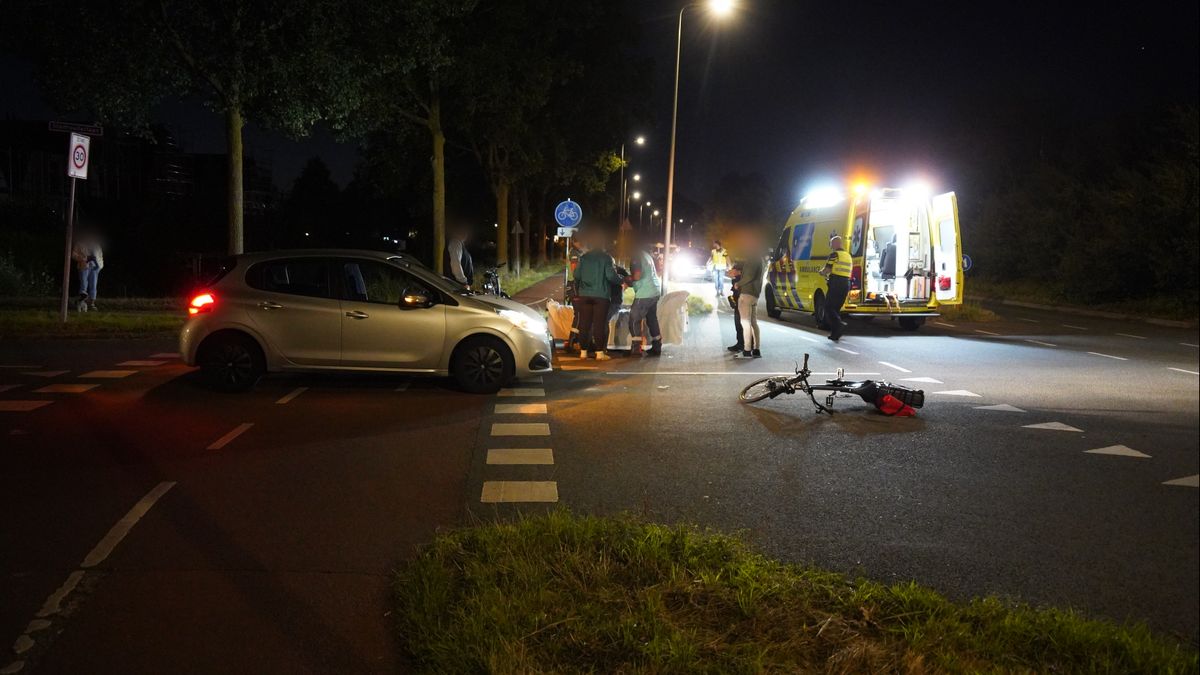 112 nieuws: Geen treinen door beschadigd viaduct Holten | Auto's op de kop en zijkant na botsing