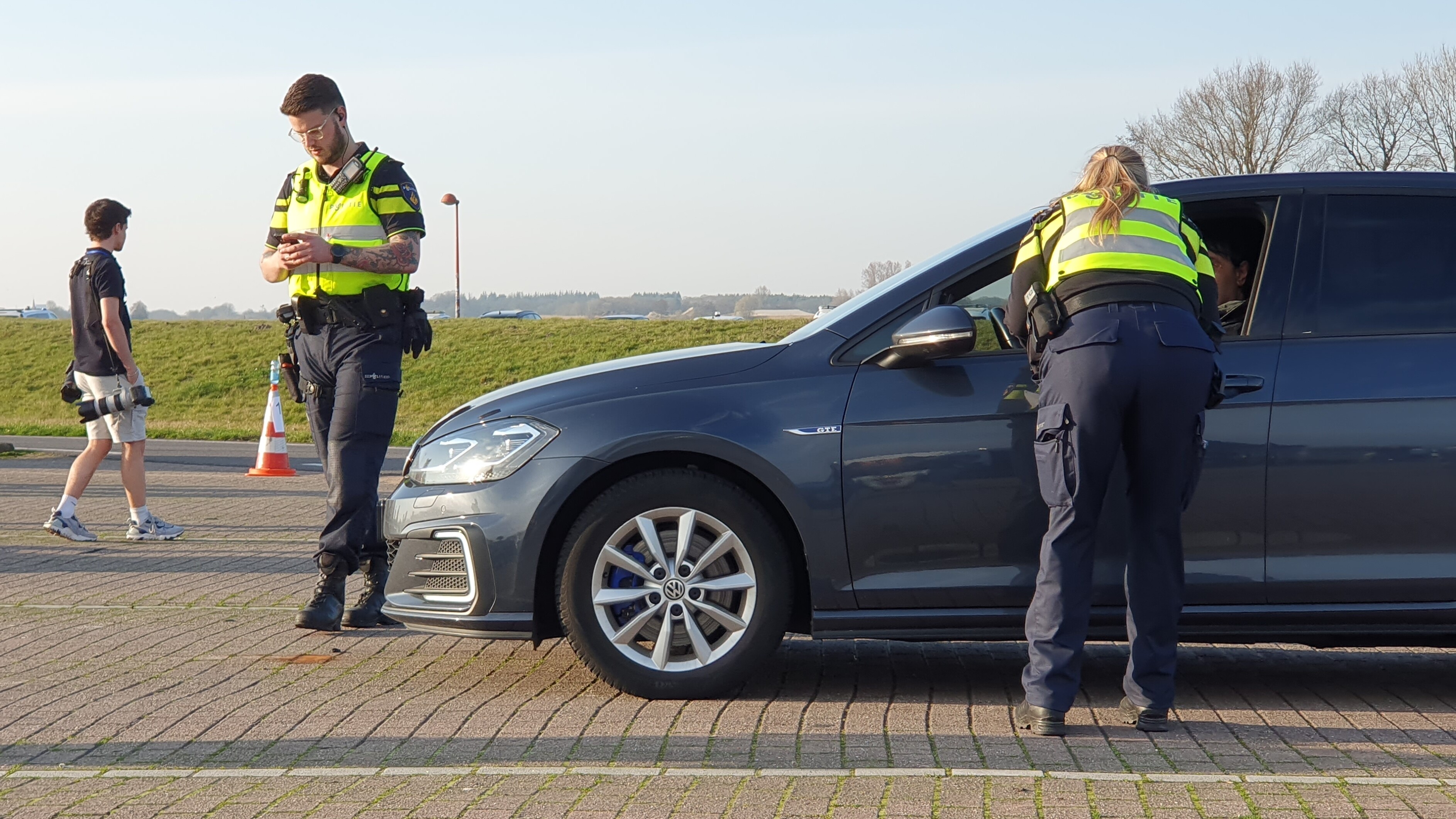 Zo'n driehonderd auto's werden donderdag naar de parkeerplaats geleid