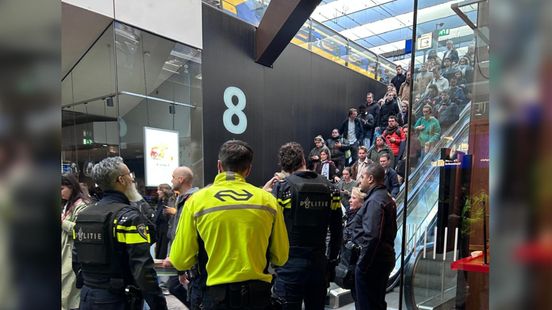 Trein en deel van Rotterdam Centraal ontruimd na melding over explosieven