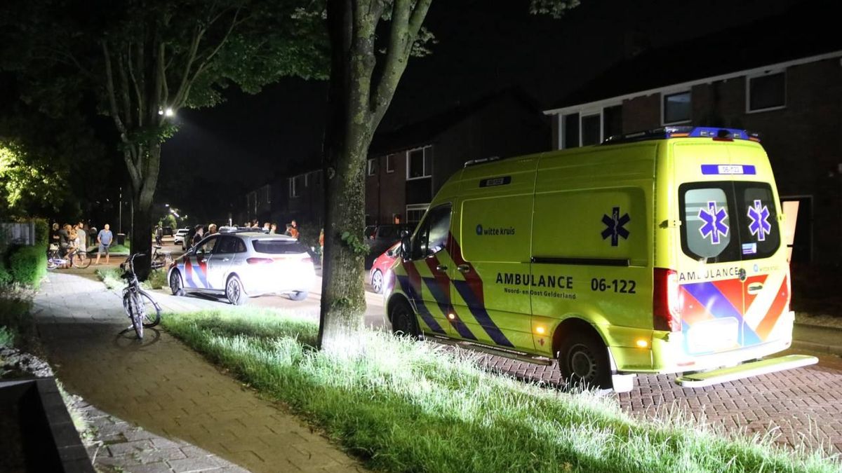 Gewonde bij steekincident, traumahelikopter landt in weiland