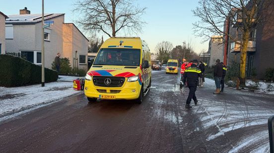 Botbreuken, aanrijding en spekgladde Gelderse wegen. Botbreuken, aanrijding en spekgladde Gelderse wegen.