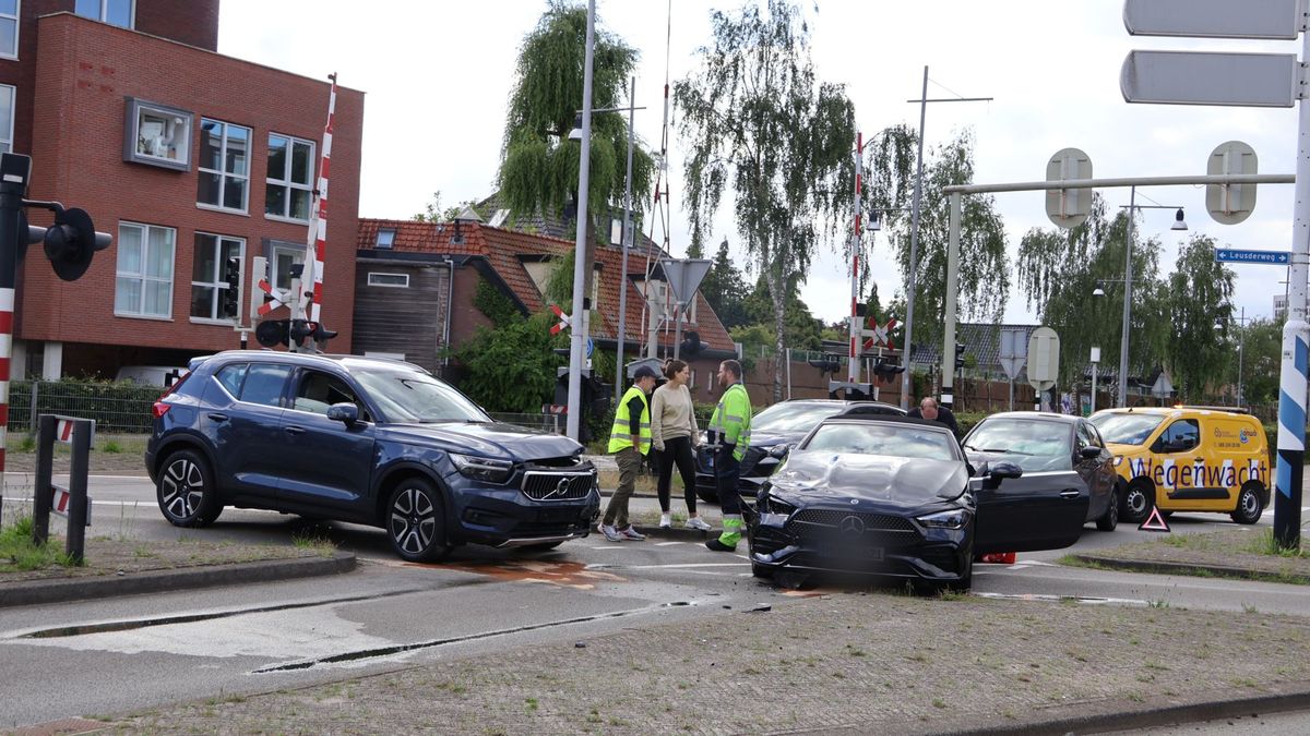 Flinke crash met 2 auto's in Amersfoort