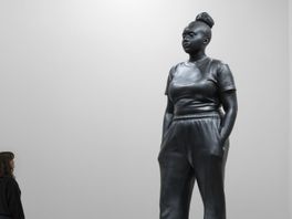 Rotterdam krijgt er een blikvanger bij: een bronzen dame van bijna vier meter hoog