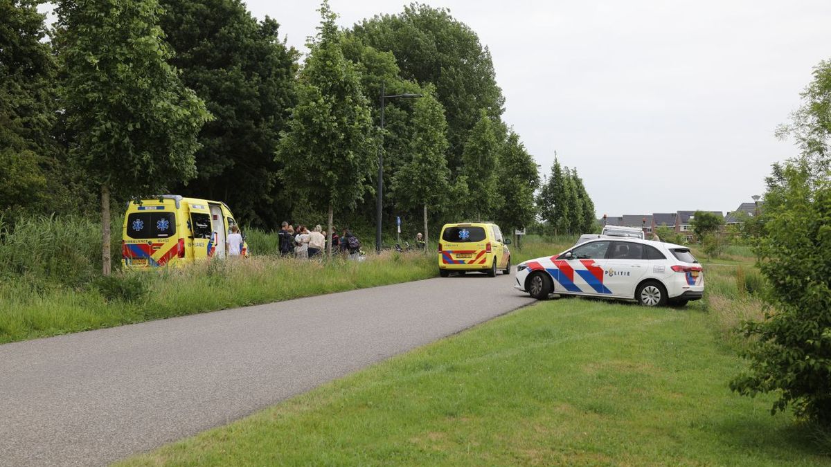 112 Nieuws: Fieters gewond bij ongeval | Derde autobrand in week in Deventer