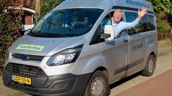 Heen en weer met Pieter op de jarige Naoberbus