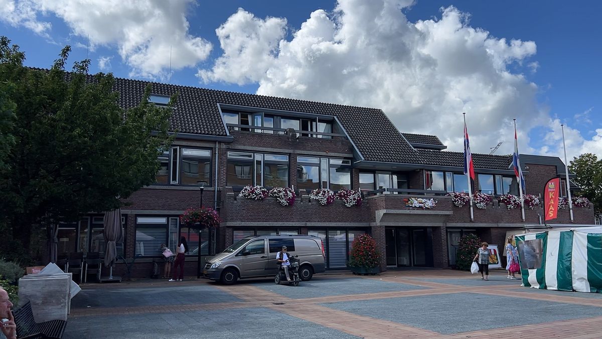 Puist of parel: gemeentehuis De Ronde Venen