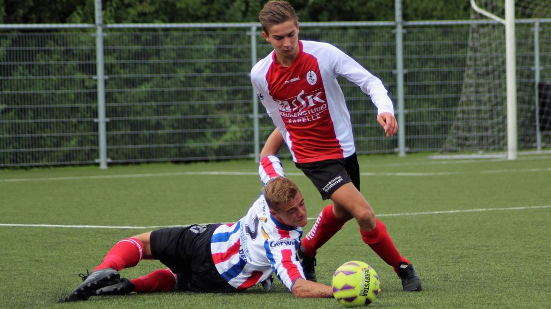 Beeld uit het oefenduel tussen Kapelle en Krabbendijke
