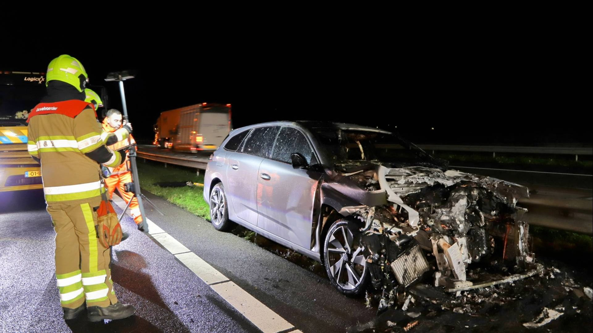 Dodelijk ongeval • vertraging door autobrand.