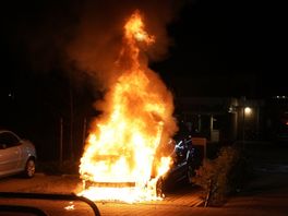 Auto gaat in vlammen op in Assen