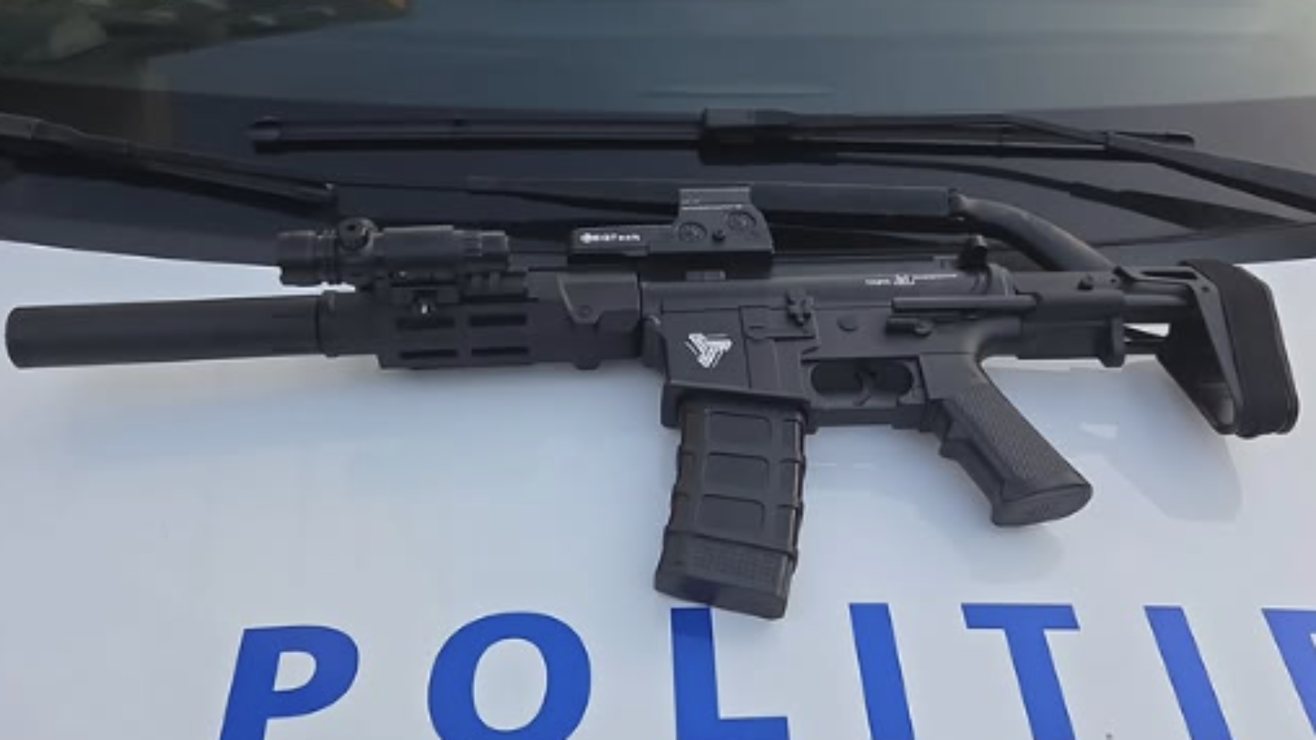 De gelblaster die bij de man werd gevonden.