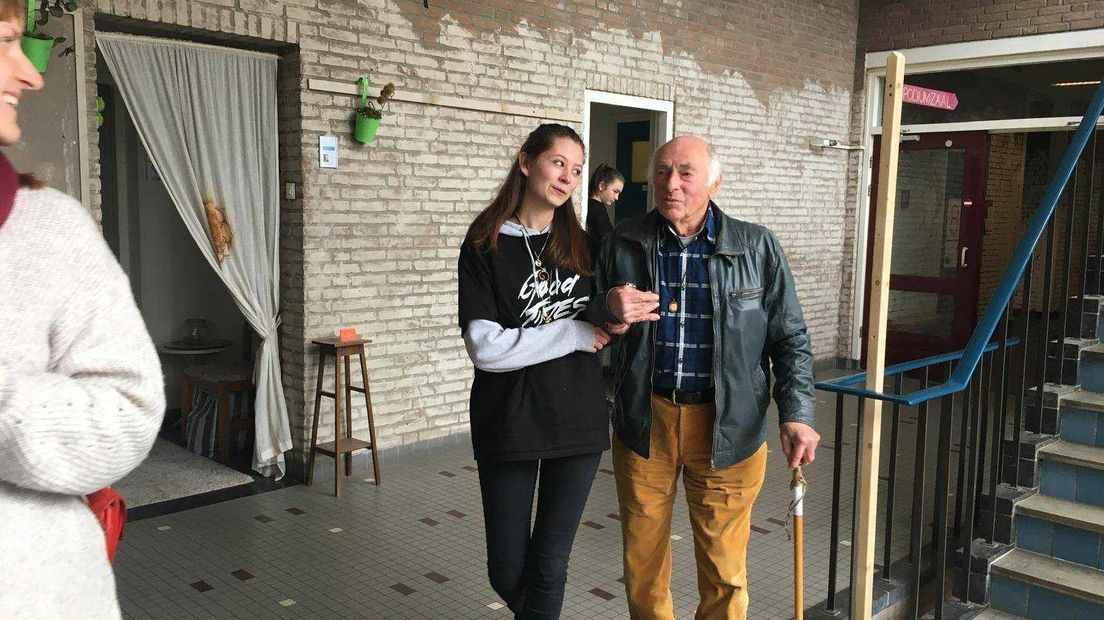 Wat ze van de oorlog af wist? 'Bijna niks!', zegt Imme van der Werf uit Zutphen. Ze is één van de spelers van Theater na de Dam. Een theaterstuk gebaseerd op verhalen van Zutphenaren, die als kind de oorlog in de stad van dichtbij meemaakten.