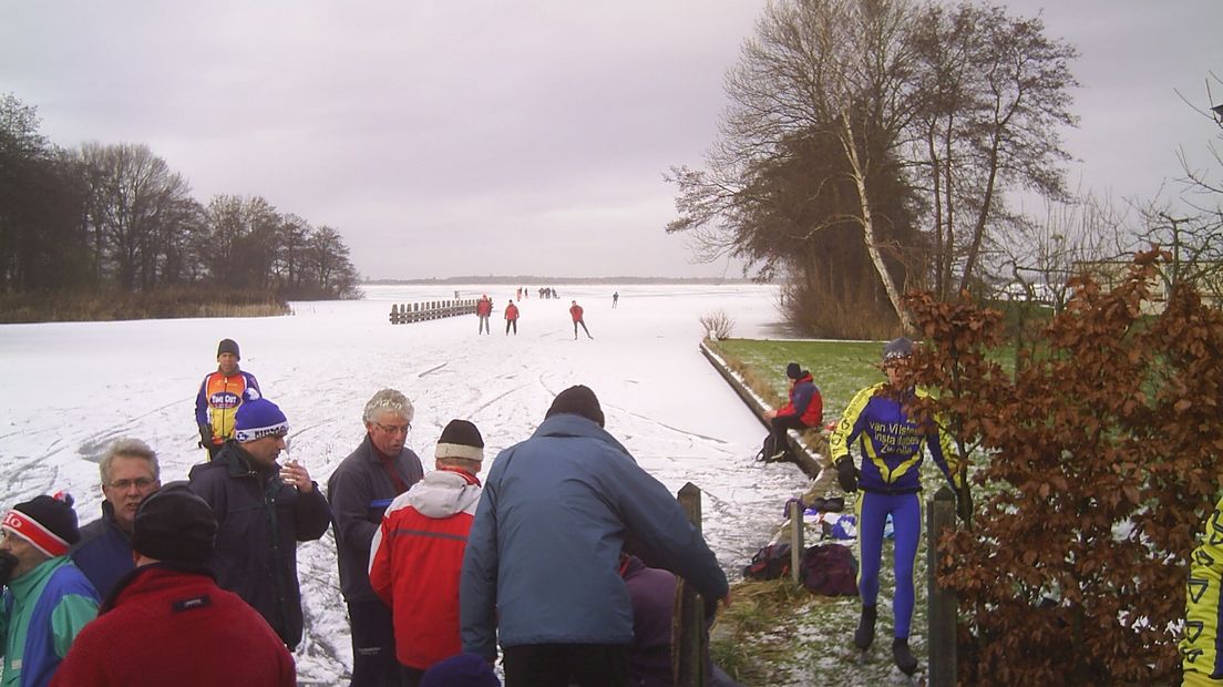 IJs naast schaatsroute Blokzijl gevaarlijk