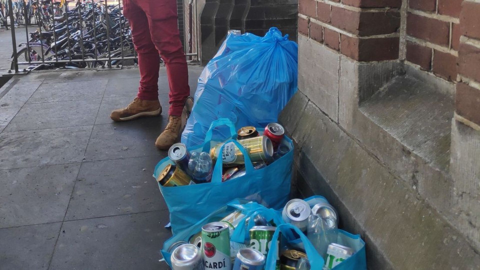 Boete voor verzamelen statiegeldblikjes leidt tot golf van steun in Eibergen.