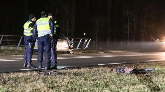 Fietser naar ziekenhuis na botsing op N350, politie doet onderzoek Home