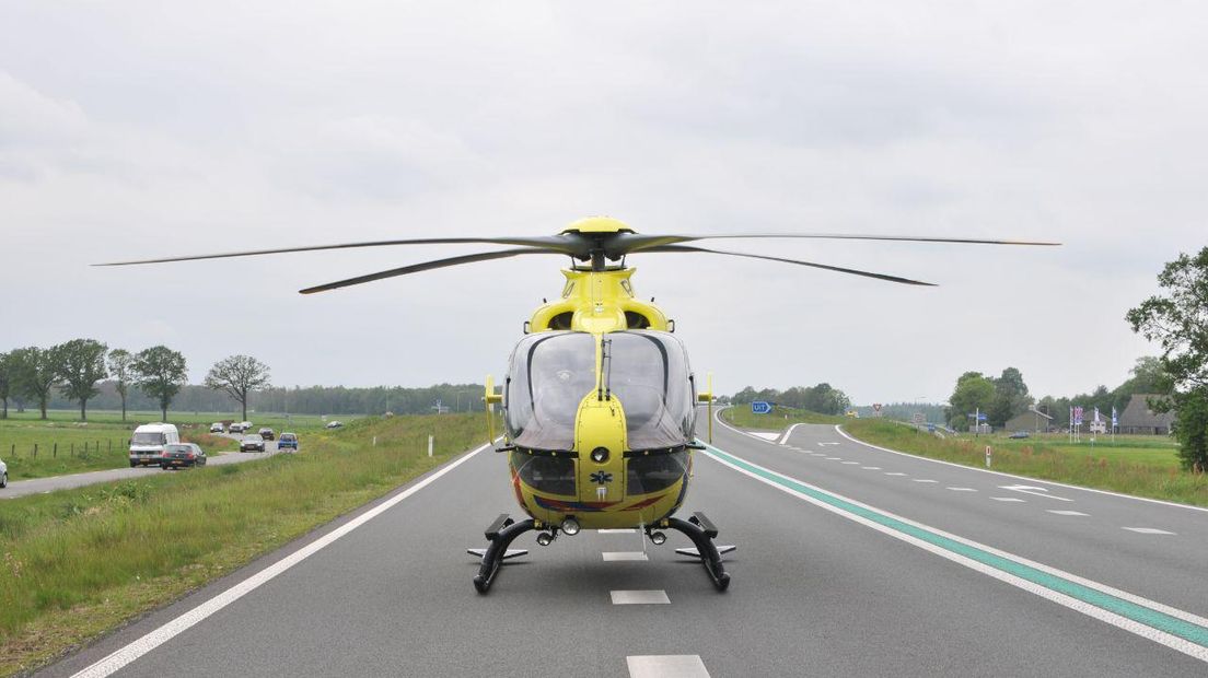 Een traumahelikopter kwam uit Amsterdam om hulp te verlenen (Rechten: De Vries Media)