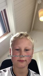 Dex (10) proeft van alles