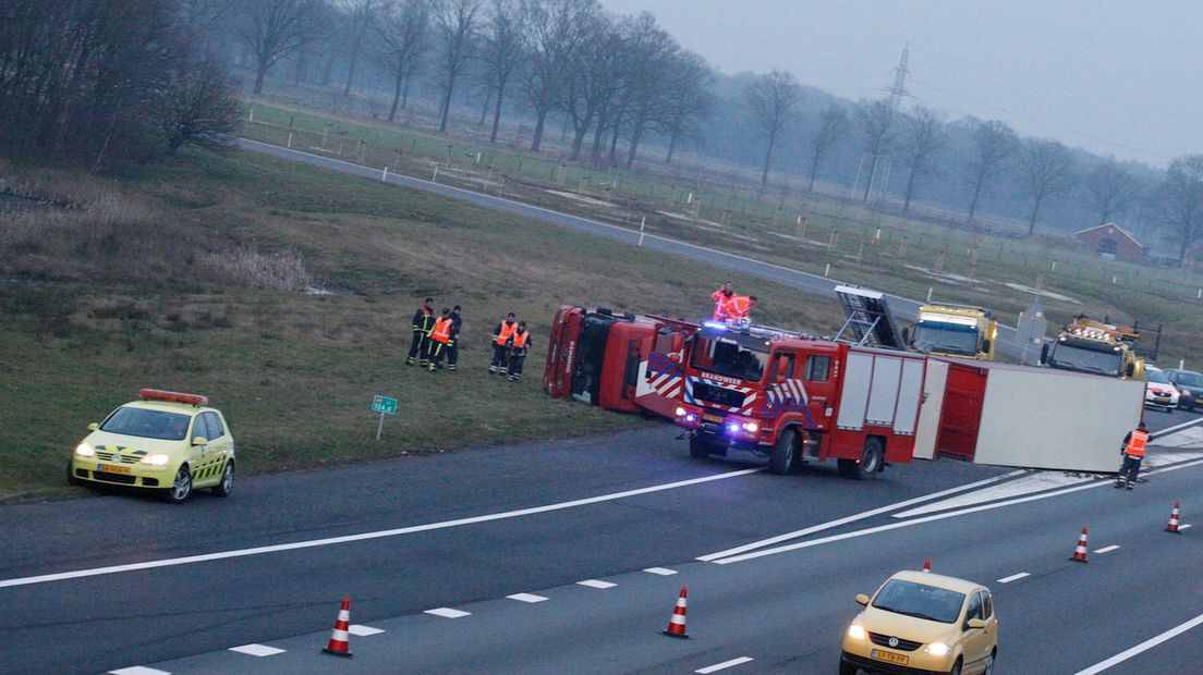 Gekantelde vrachtwagen A1