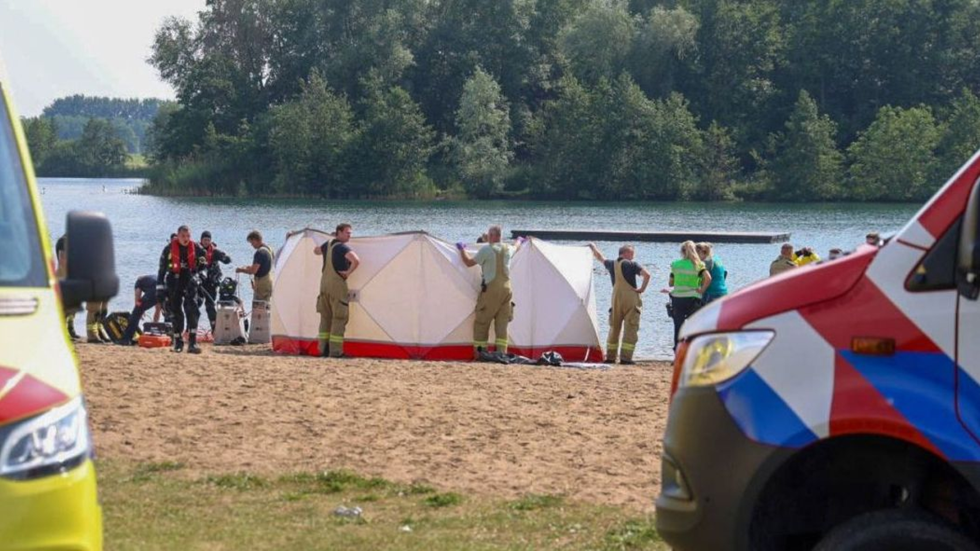 Man (26) overleden na duik in het water