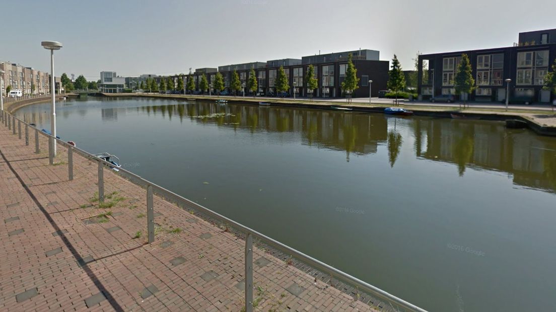 Er zal gezwommen worden in het water aan de Leonard Bernsteinkade en Musicallaan.