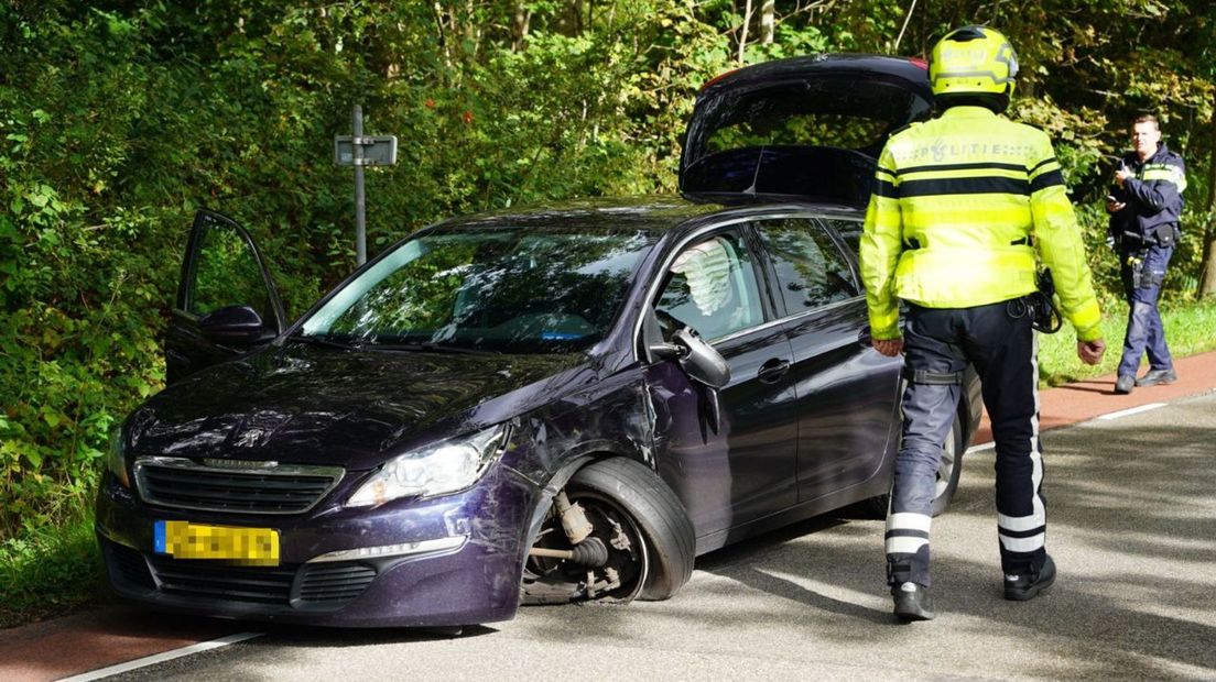 Bestuurster van auto raakte gewond na botsing met tegenligger