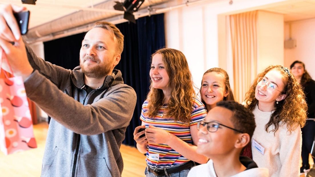 Arjen Lubach was zaterdag gastdocent bij de derdejaars van de IMC Weekendschool