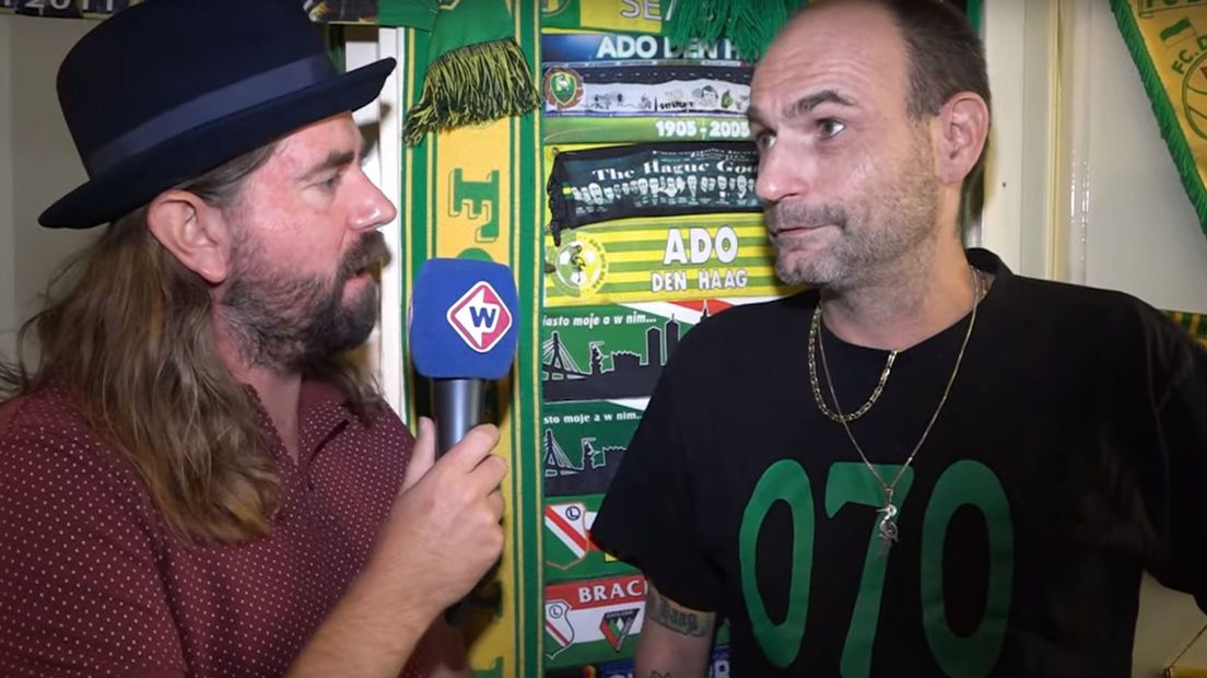 Joop Buyt (met hoed) in gesprek met Ed Slier