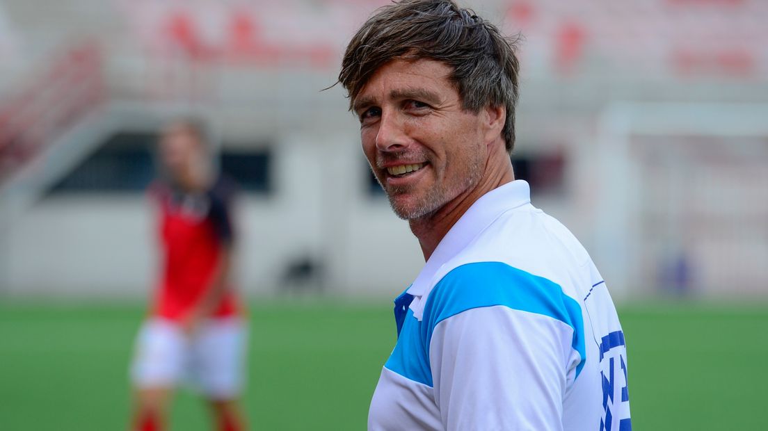 Dennis de Nooijer is dit seizoen de trainer van Hoek