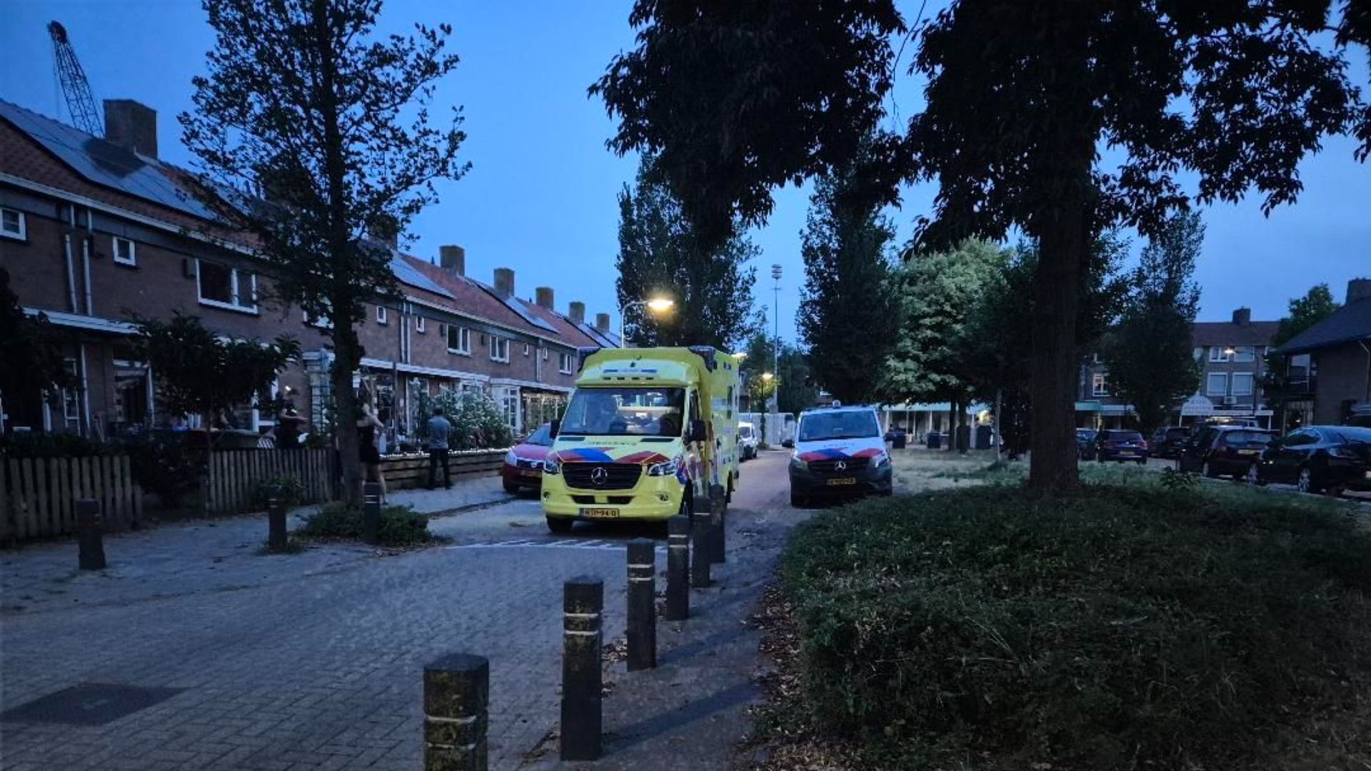 Een van de twee slachtoffers is meegenomen naar het ziekenhuis.