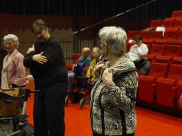 De Theaterbende bestaat uit mensen met en zonder beperking.