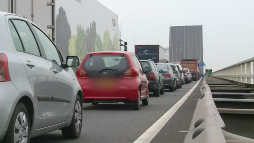 De hoofdrijbaan van de Van Brienenoordbrug naar het zuiden is dit weekeinde afgesloten.