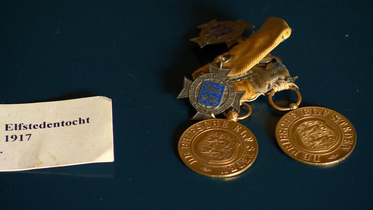 Schaatsmuseum Hindeloopen kan nu de gouden medailles van Elfstedenwinnaar Coen de Koning laten zien