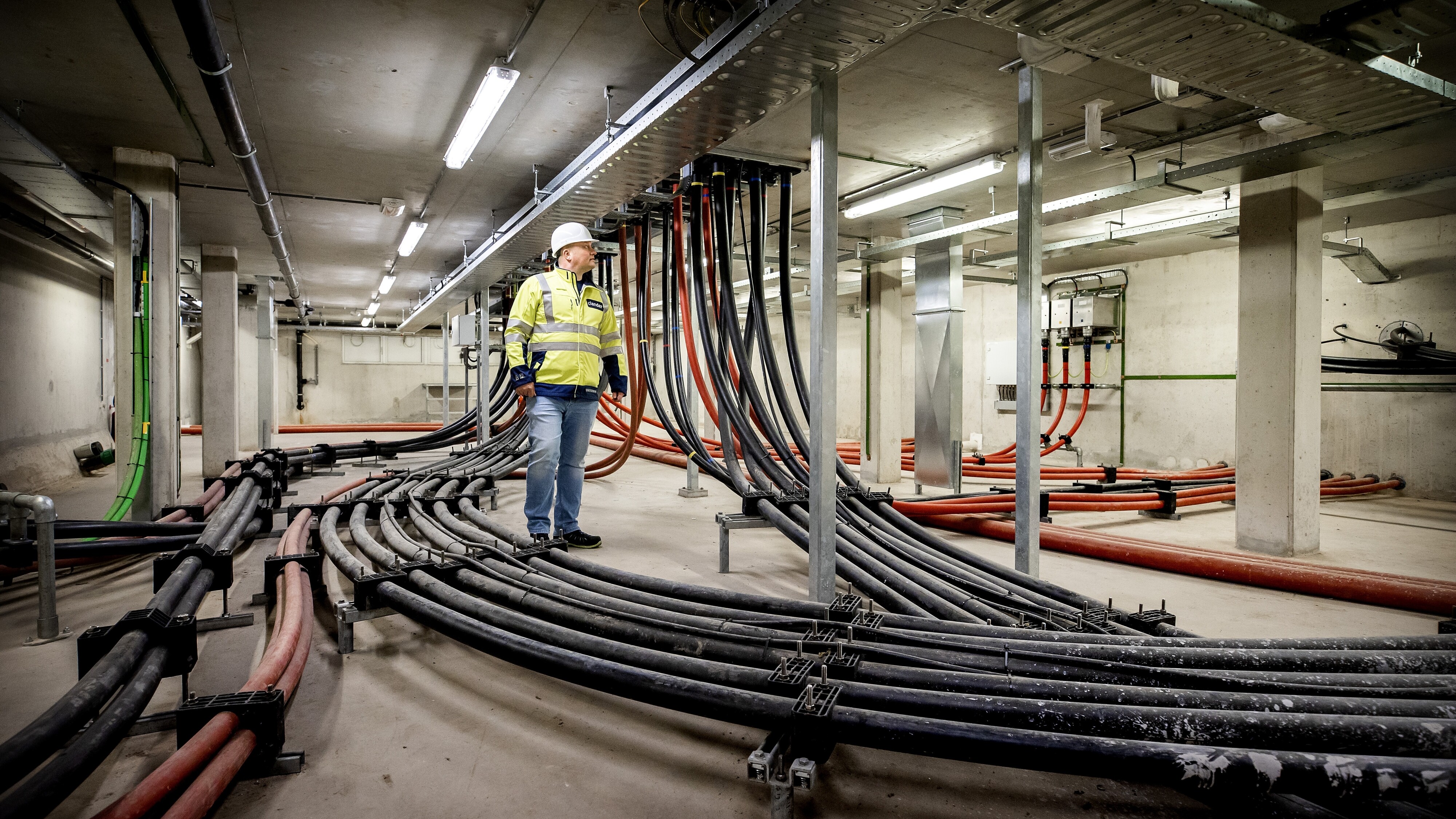 Uitbreiding electriciteitsnet loopt vertraging op: langere wachttijden voor bedrijven