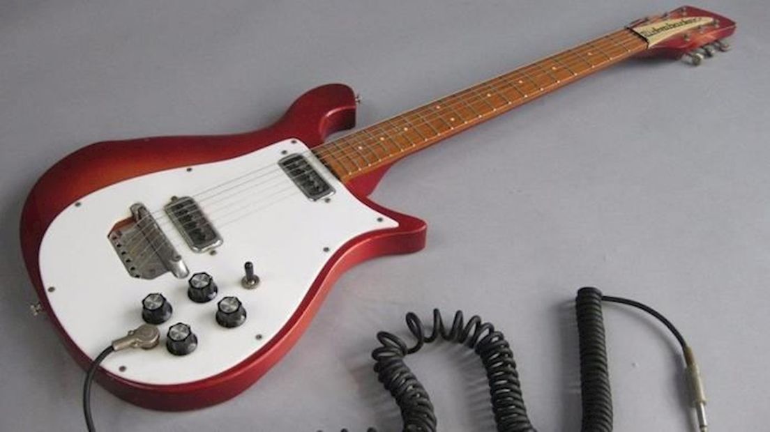 De Rickenbacker-gitaar die ruim 1400 euro opbracht