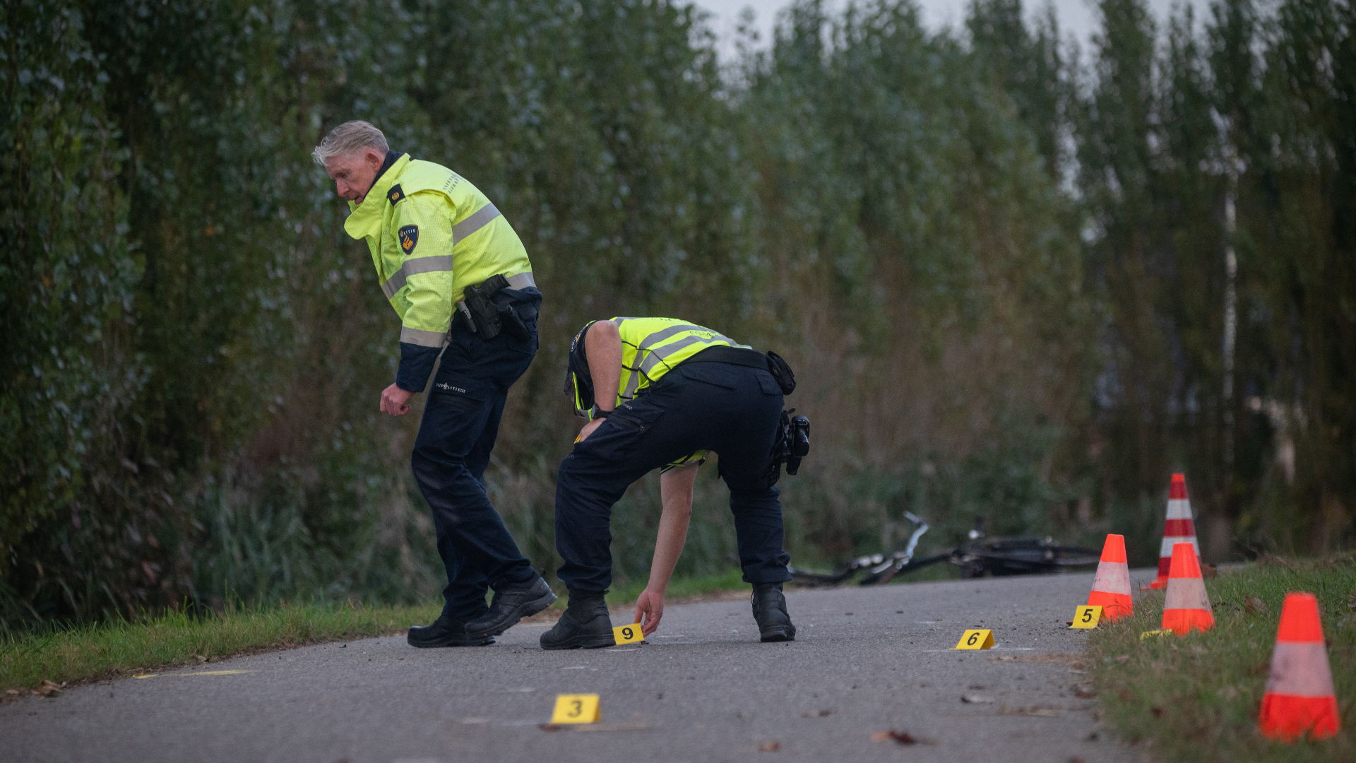 Overleden fietser na aanrijding bestelbus is man uit Spijkenisse.
