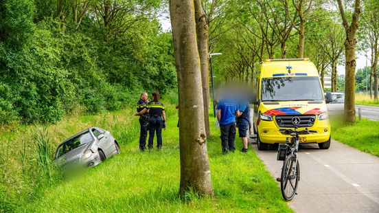 Uitwijkmanoeuvre eindigt in sloot