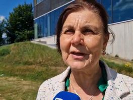 Bestuurslid Jacqueline van den Burg legt uit waarom oud-burgemeester Aboutaleb de Rotterdam Promotieprijs krijgt