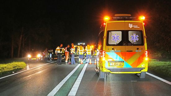 Twee gewonden bij botsing op N48 Zuidwolde. Twee gewonden bij botsing op N48 Zuidwolde.