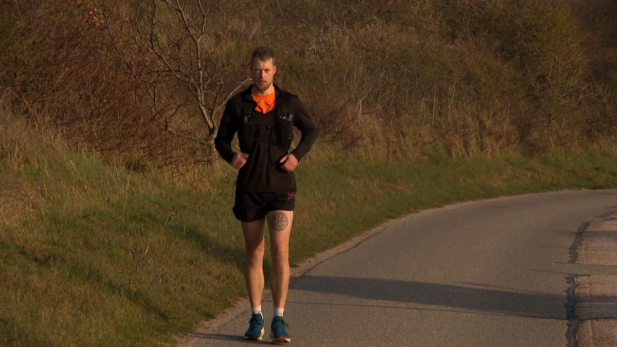 Jeffrey loopt 24 uur rond Vlissingen voor Spierfonds: ‘Onder de gordel voel ik helemaal niks meer’