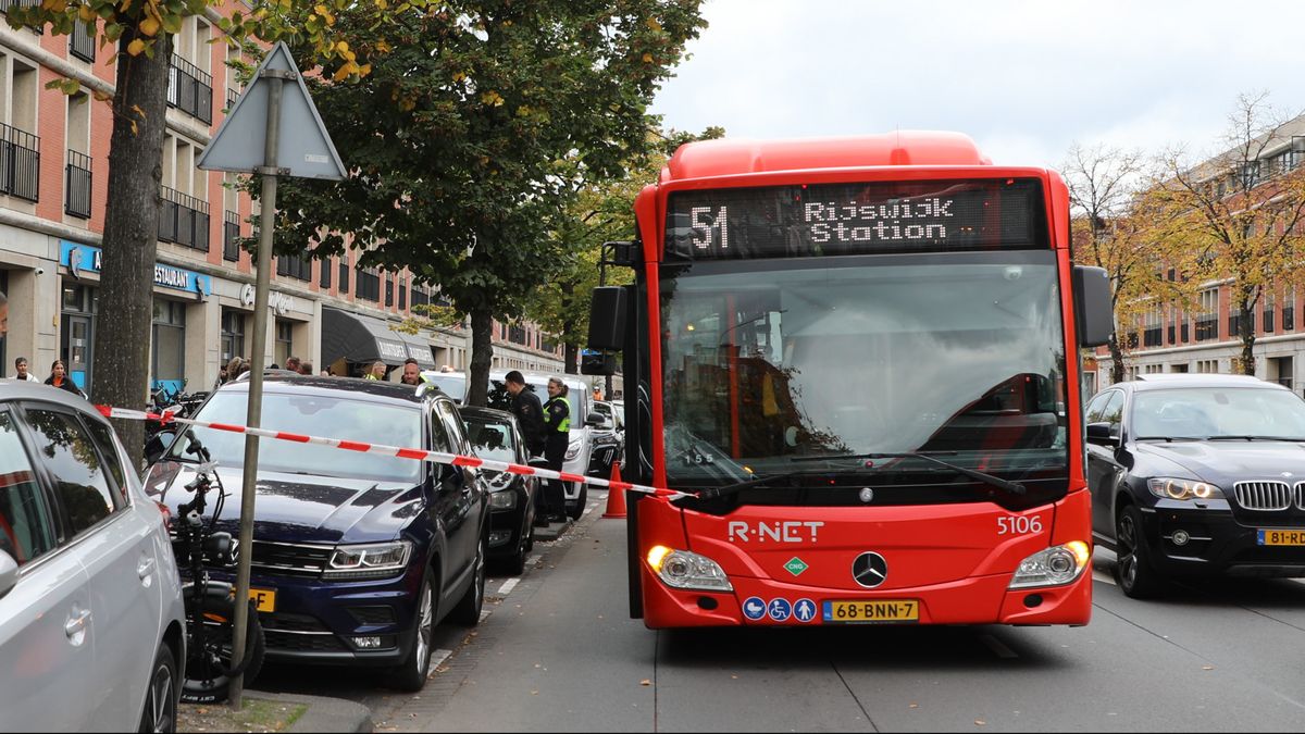 Man ernstig gewond na aanrijding met bus
