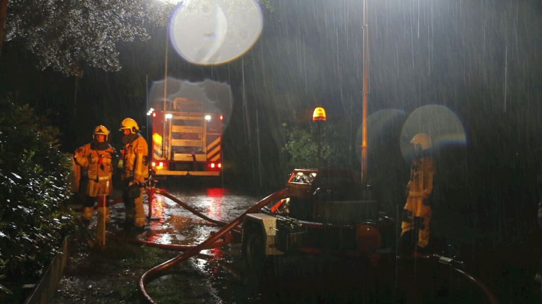 Uitslaande brand in schuur Enter door blikseminslag