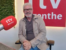 Praot Drents met Mij met René Edens: 'Met de blote kont in de kofferbak biw een keer flitst bij Gasselt'