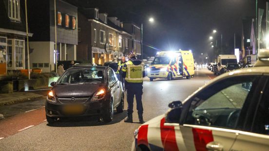 Man zwaargewond bij aanrijding bij oversteken in Soest. Man zwaargewond bij aanrijding bij oversteken in Soest.