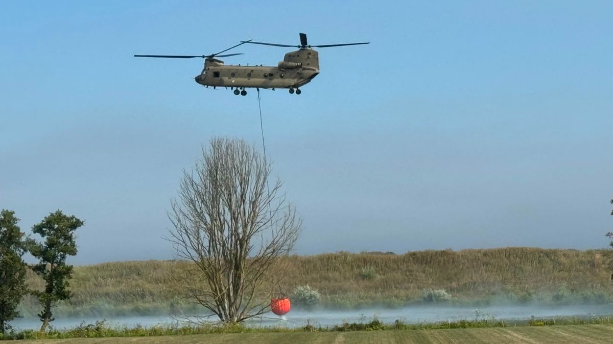 LIVEBLOG: Grote natuurbrand Oostrum nog steeds niet onder controle, maar wel stabiel